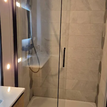 T2 Au Centre De Avec Parking, Ascenseur Et Equipements Modernes - Fr-1-234-312 Apartment Cauterets